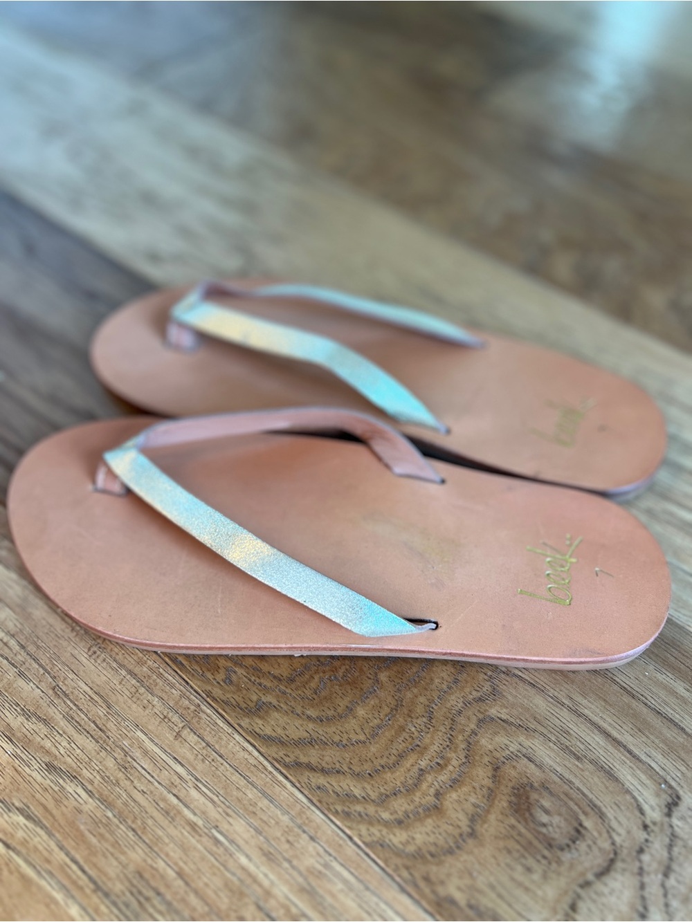Beek Sunbeam Leather Flipflop Women’s 7 Gold